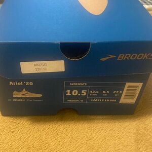 Brooks Ariel shoes 10.5 women’s